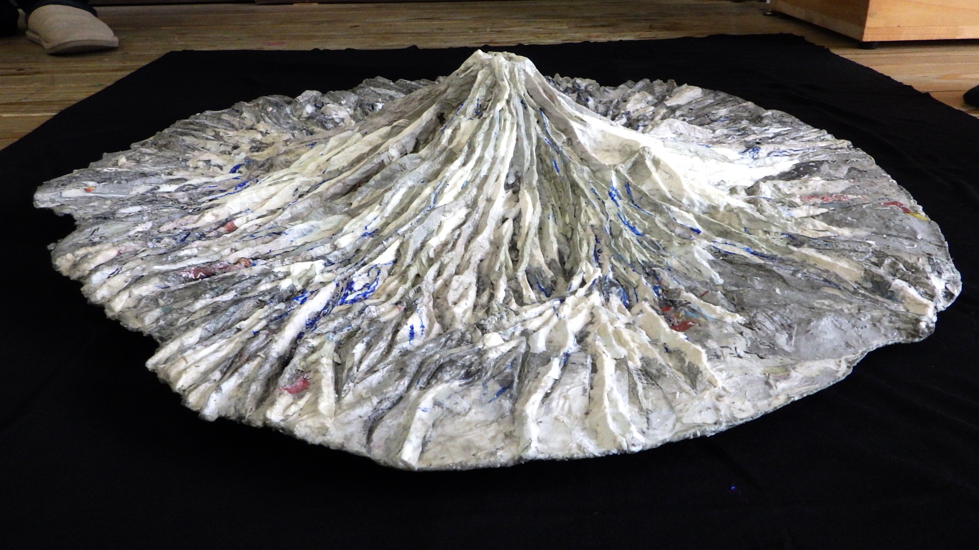 紙で作成した富士山